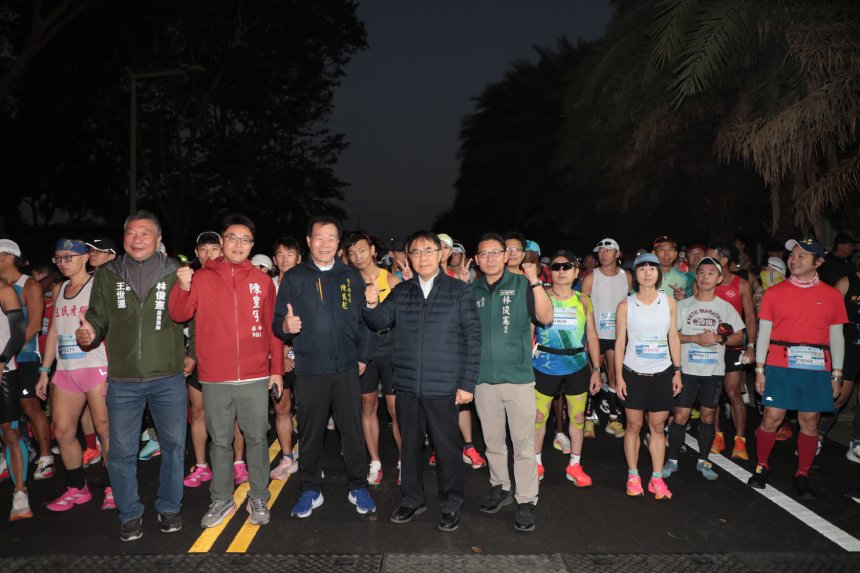 2026臺灣國際馬拉松in台南登場  黃偉哲為賽事起跑加油...