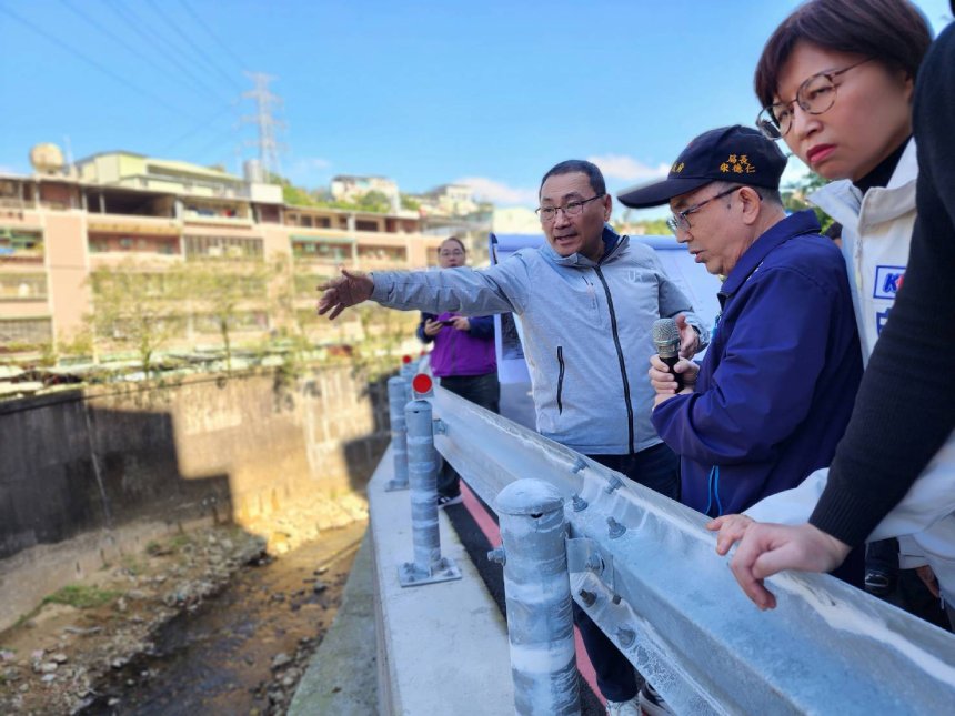 侯友宜視察汐止康寧街及伯爵街14巷  坍方搶災提前完成...