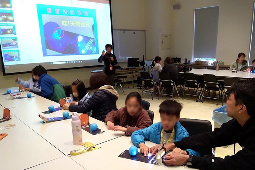 台北天文館「光的魔法科學親子DIY」  寒假陪孩子動手玩科...