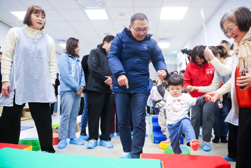新北家外托育量能全國第一  侯友宜：下半年達132家的目標...