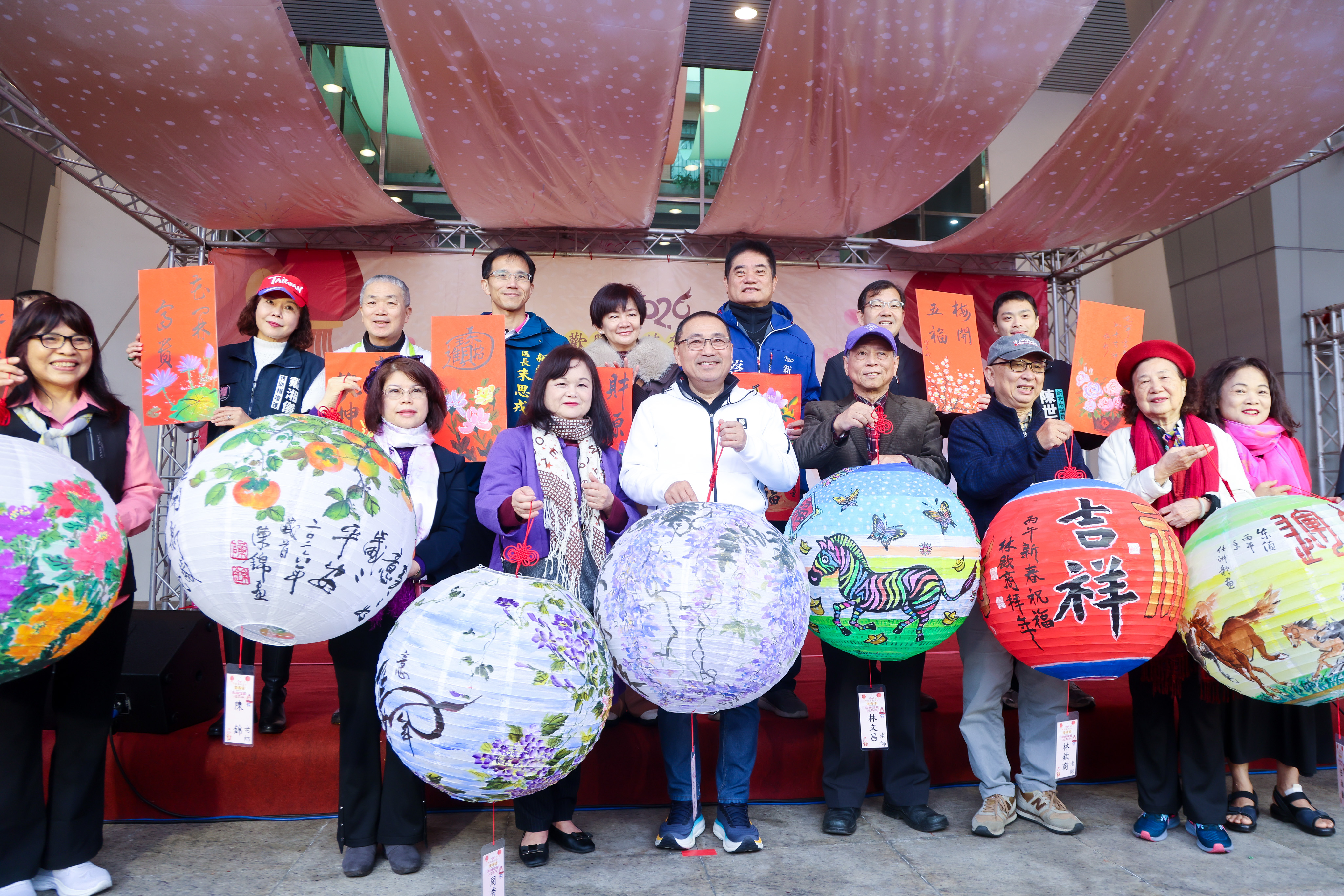 彩繪燈籠迎新年 侯友宜祝福新年好運幸福加「馬」...