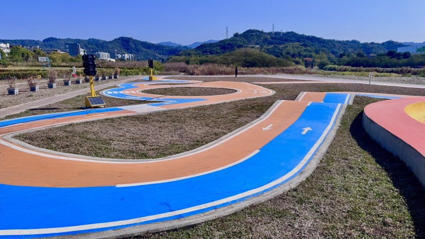 水岸活化好亮眼  草湖滑步車道與滑板車廣場啟用...
