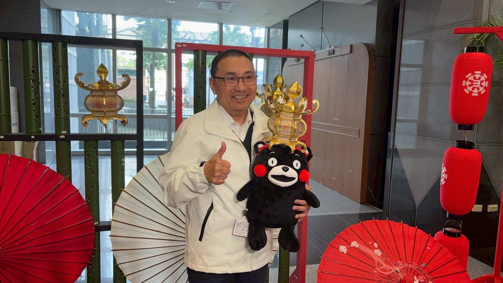 新北燈會15米紅寶馬主燈新春亮相 人氣療癒IP線條小狗萌翻...