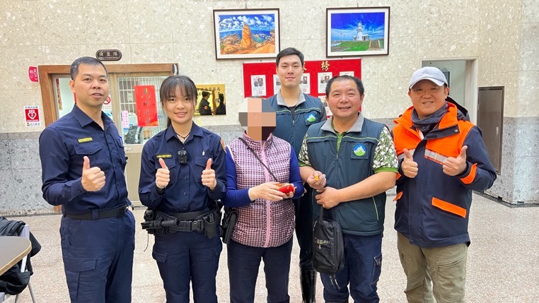 新北瑞芳清潔隊拾金不昧 協助市民尋回市值140萬金飾...
