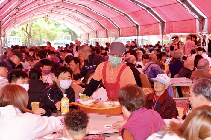 寒冬送暖不缺席！黃偉哲感謝公益團體協力 伴弱勢「駿馬迎...
