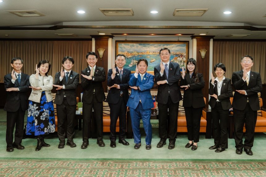 超人力霸王掀話題  「蠟筆小新」故鄉埼玉縣日台友好議員聯盟訪高交流