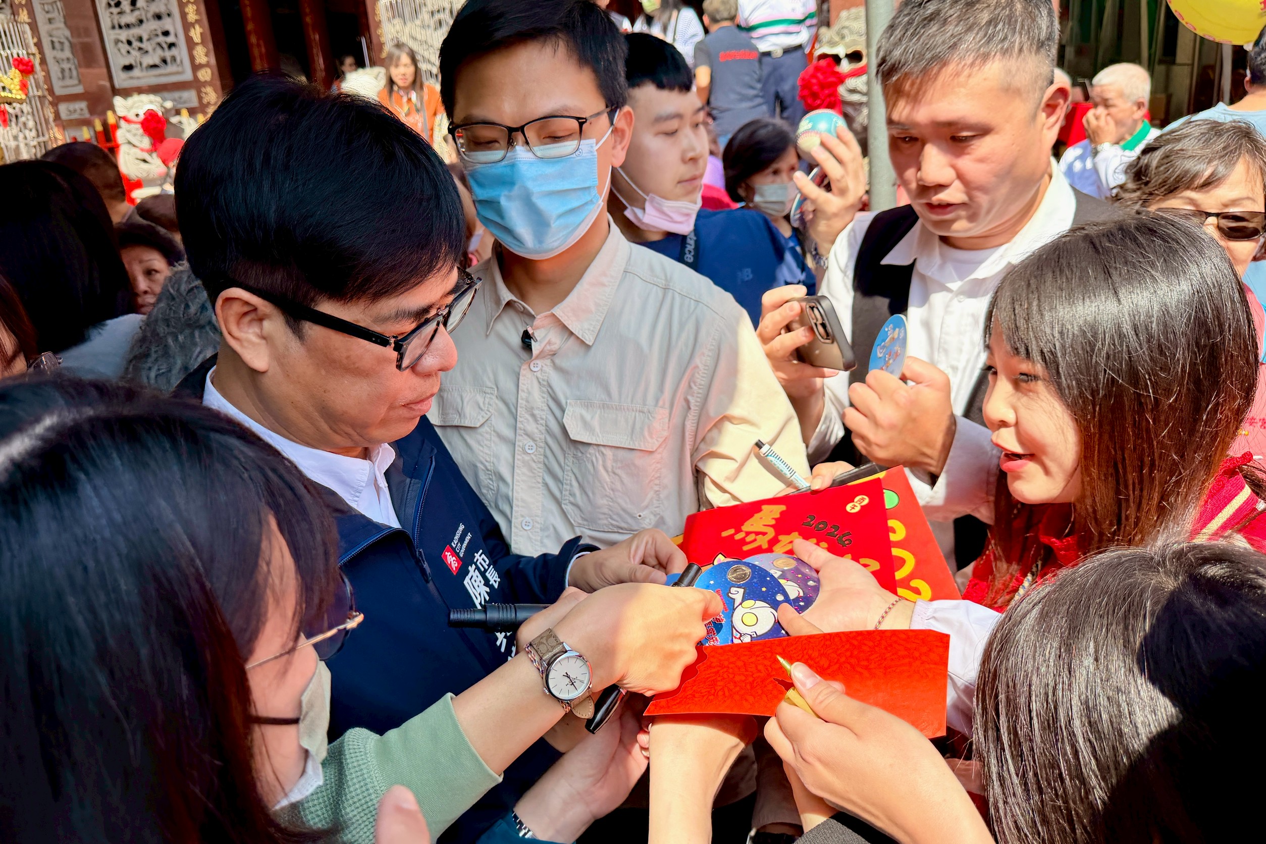 春節連假首日走訪鳳山、三民、鼓山參香拜廟　陳其邁祈願國家繁榮進步