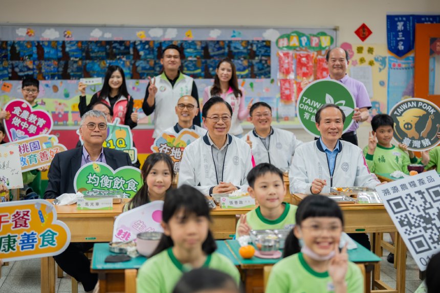 桃市免費營養午餐政策屆滿三載  張善政視察幸福國小肯定...