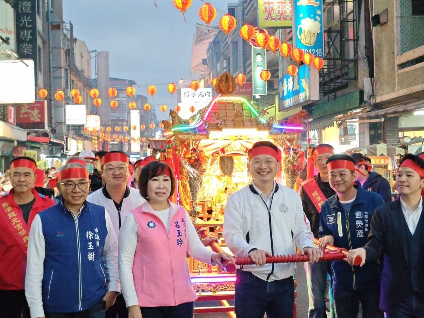 龍潭元宵迎古董接財神  蘇俊賓手繪花燈助攻龍潭燈會...