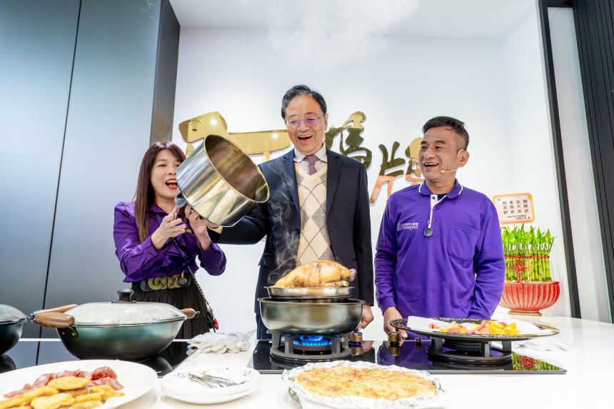 阿媽牌生鐵鍋觀光工廠開幕  張善政：展現桃園品牌實力與...