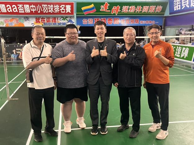 李洋部長造訪達陣羽球館  飲水思源最佳典範！...