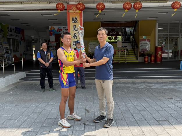 青春接力！臺南聖火隊熱力傳遞 迎接115年全中運...