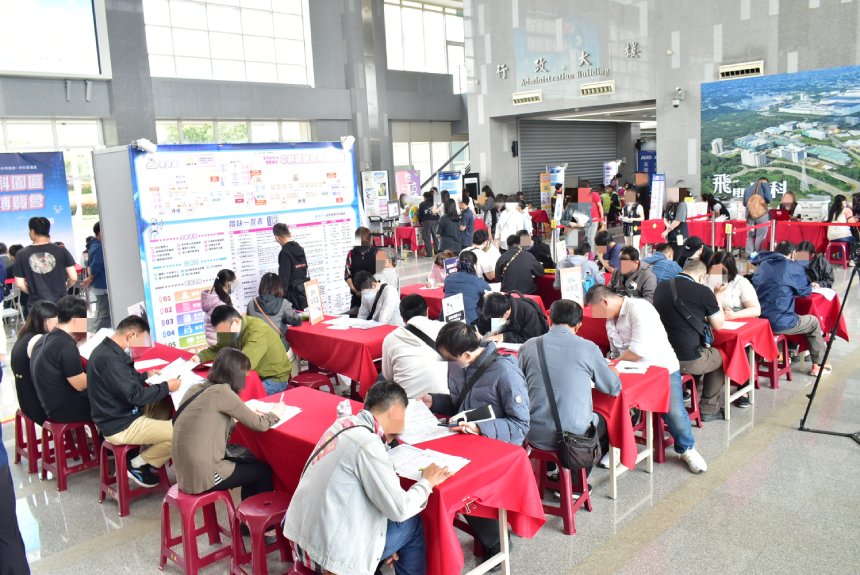 求職應援急先鋒！  勞工局4月徵才大廠爭相出列...