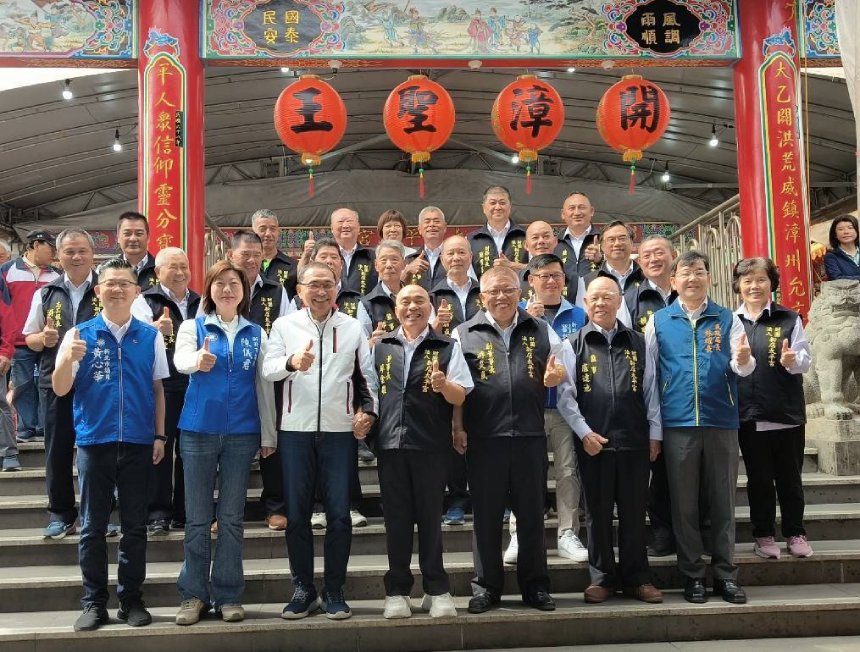 新店太平宮聖誕  侯友宜祈福感謝廟方獎助學金育才...