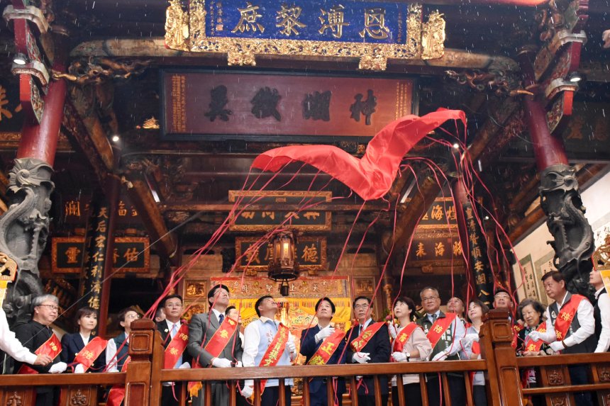 賴總統親臨祀典大天后宮春祭大典  黃偉哲陪同揭匾「恩溥...