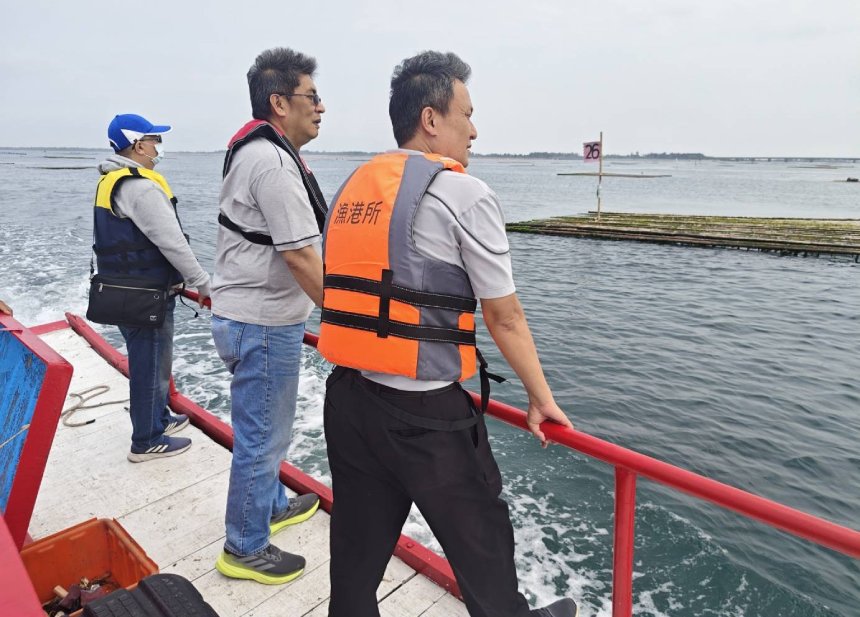黃偉哲關心牡蠣養殖產業  推動蚵棚與保麗龍浮具改善方案...