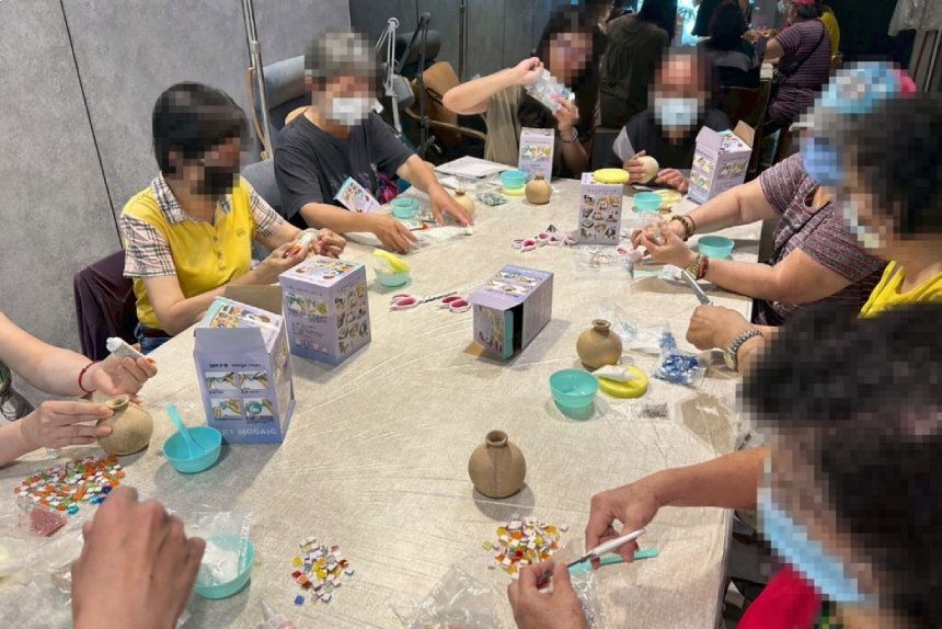 高市衛生局布建15處據點  多元化服務陪伴支持家庭照顧者身心負荷