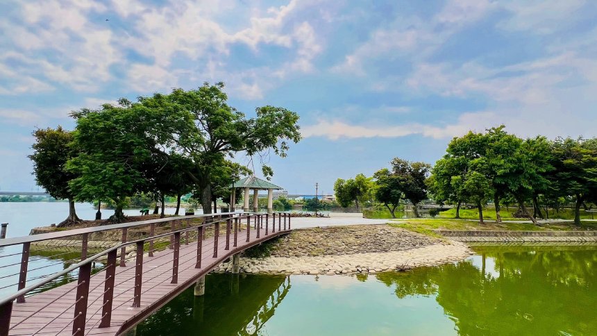 葫蘆埤自然公園煥然一新  地景遊憩區及水岸座階登場...