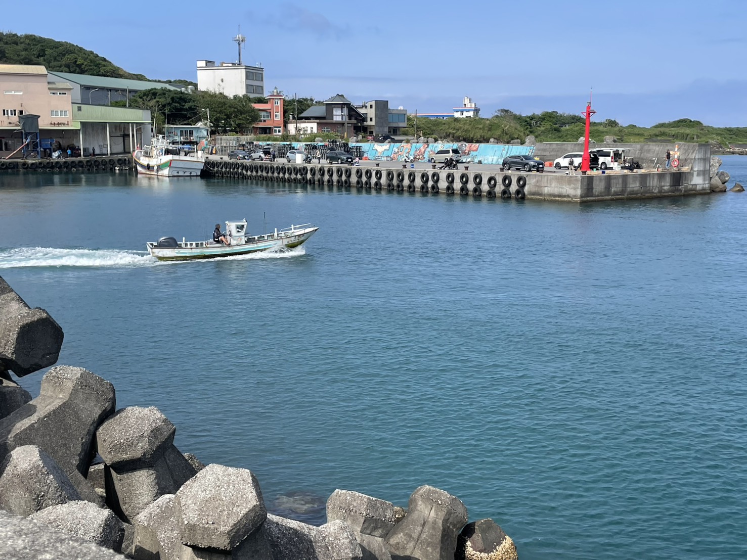 春遊東北角 走訪貢寮雙港體驗山海美景與現撈海味...