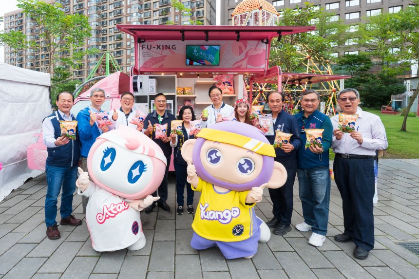 五月限定媽媽桃甜蜜上市  張善政邀民眾支持拉拉山在地農...