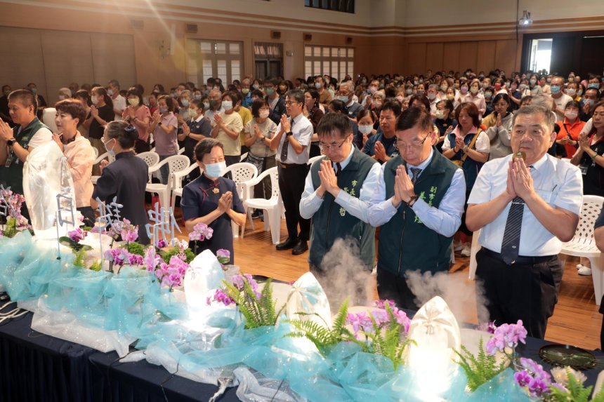 感念慈濟走過一甲子深耕台南  黃偉哲親臨善化浴佛典禮祈...