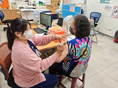 五月氣候多變  高市衛生局籲長輩儘速接種新冠肺鏈疫苗