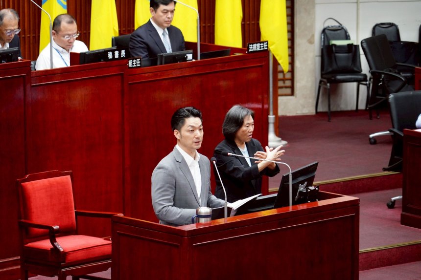 蔣萬安赴議會專案報告  推動無菸城市、營養午餐全面免費...