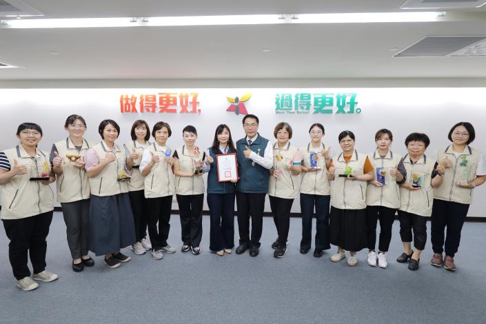 台南衛政考評獲13項全國肯定 黃偉哲勉團隊精進健康照護服...