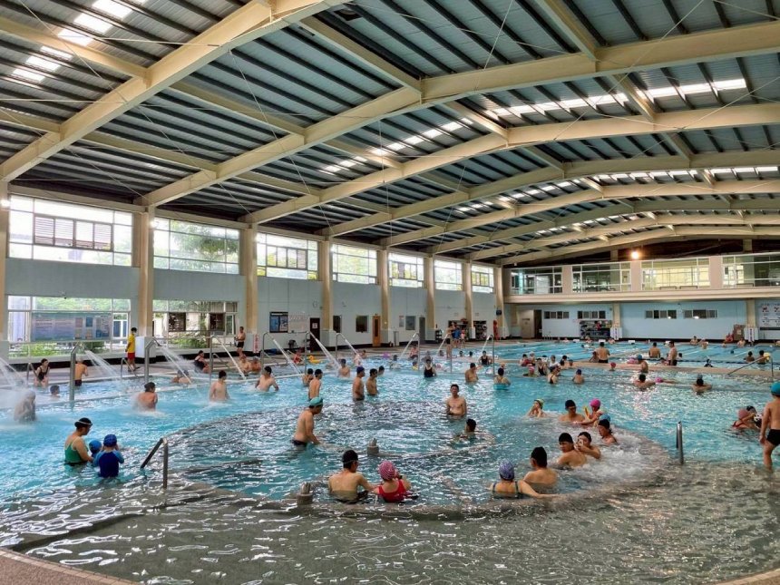 泳池戲水、草地野餐一次滿足  台南市立游泳池夏日派對登...
