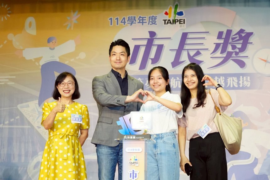 頒發國小畢業生市長獎  蔣萬安：聰明是天賦 善良是選擇...