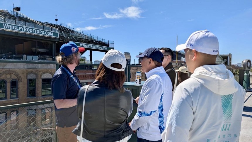 侯友宜參訪芝加哥百年球場Wrigley Field  借鏡場館經濟推動新...