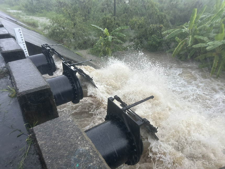 米克拉颱風外圍環流引進大豪雨  旗山等地區抽水站全力應變持續運作