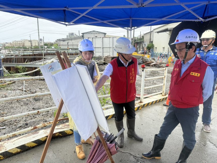 0625豪雨警報未解除  林欽榮視察仁武區八涳橋及大寮區拷潭排水治理防災成效