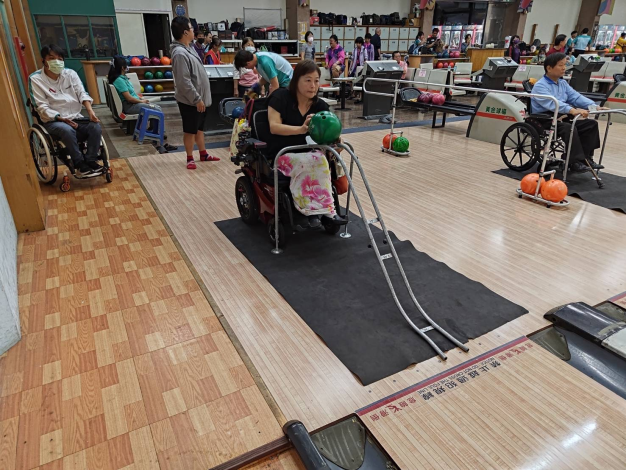 臺南市西藥盃身心障礙者保齡球賽登場 以球會友展現活力...