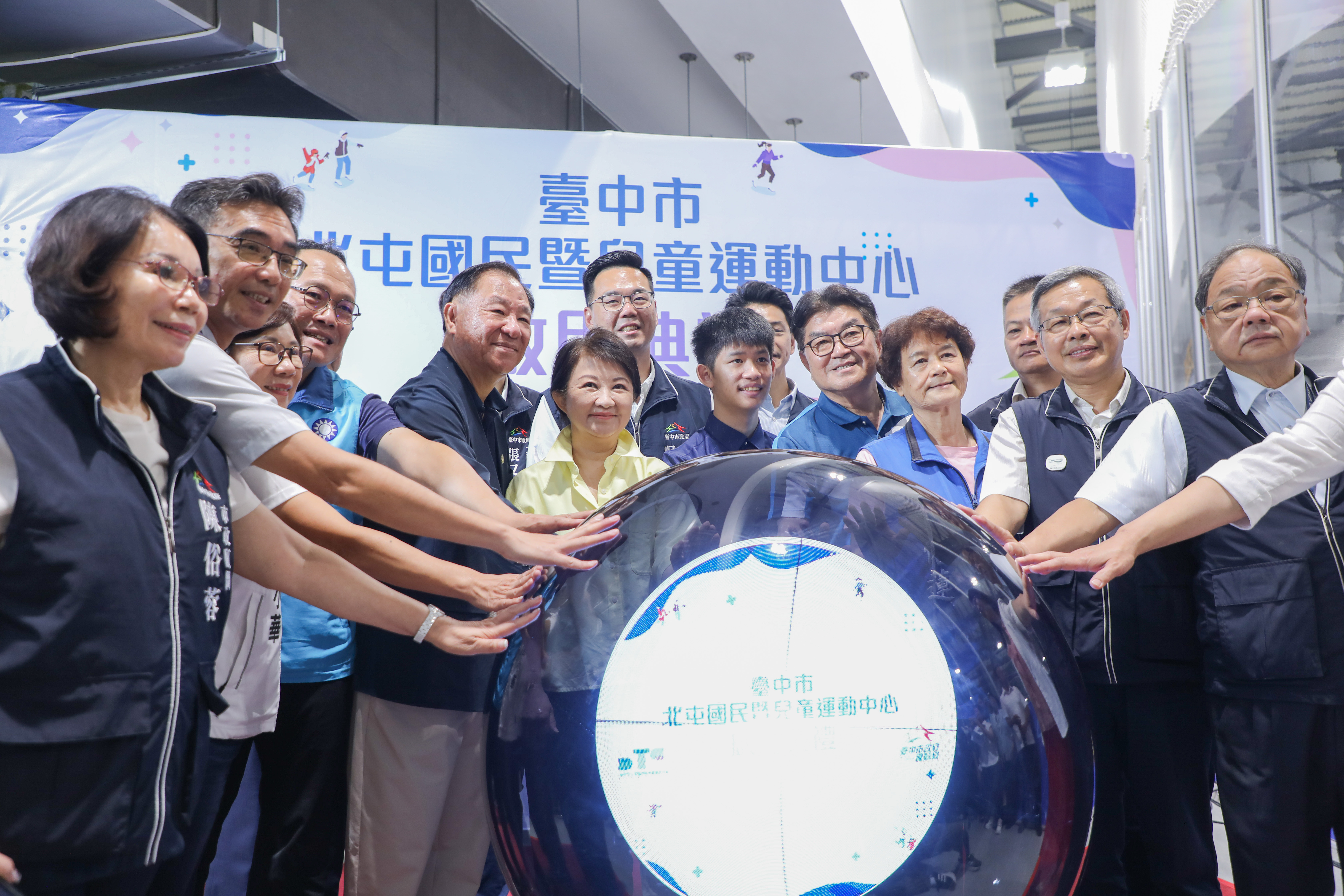 桃園以南最大滑冰場在台中 北屯國民暨兒童運動中心啟用 
