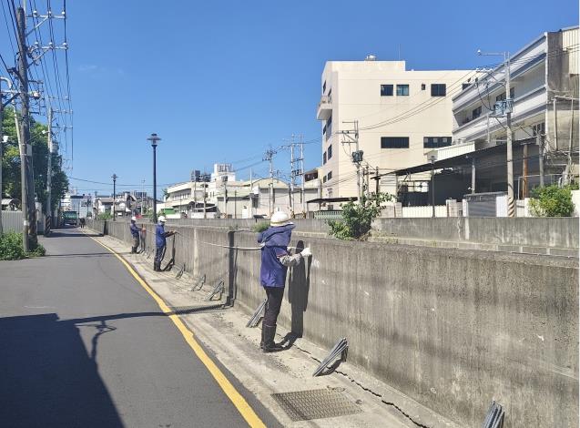 積極備戰巴威颱風來襲 三爺溪堤防於4日緊急加高工程動工...