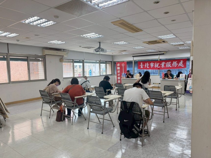暑假求職不停歇  北市15家企業釋出599職缺...