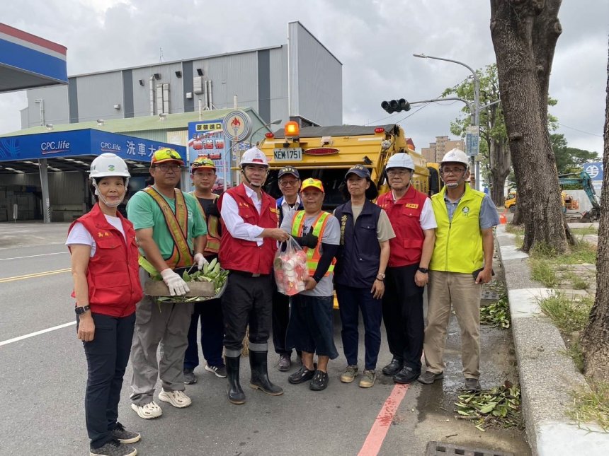 嚴防颱風後西南風強降雨風險  陳其邁巡視滯洪設施運作與道路清理復原作業
