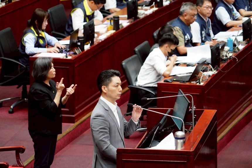 赴市議會進行施政報告及備詢  蔣萬安：運用智慧科技穩健...