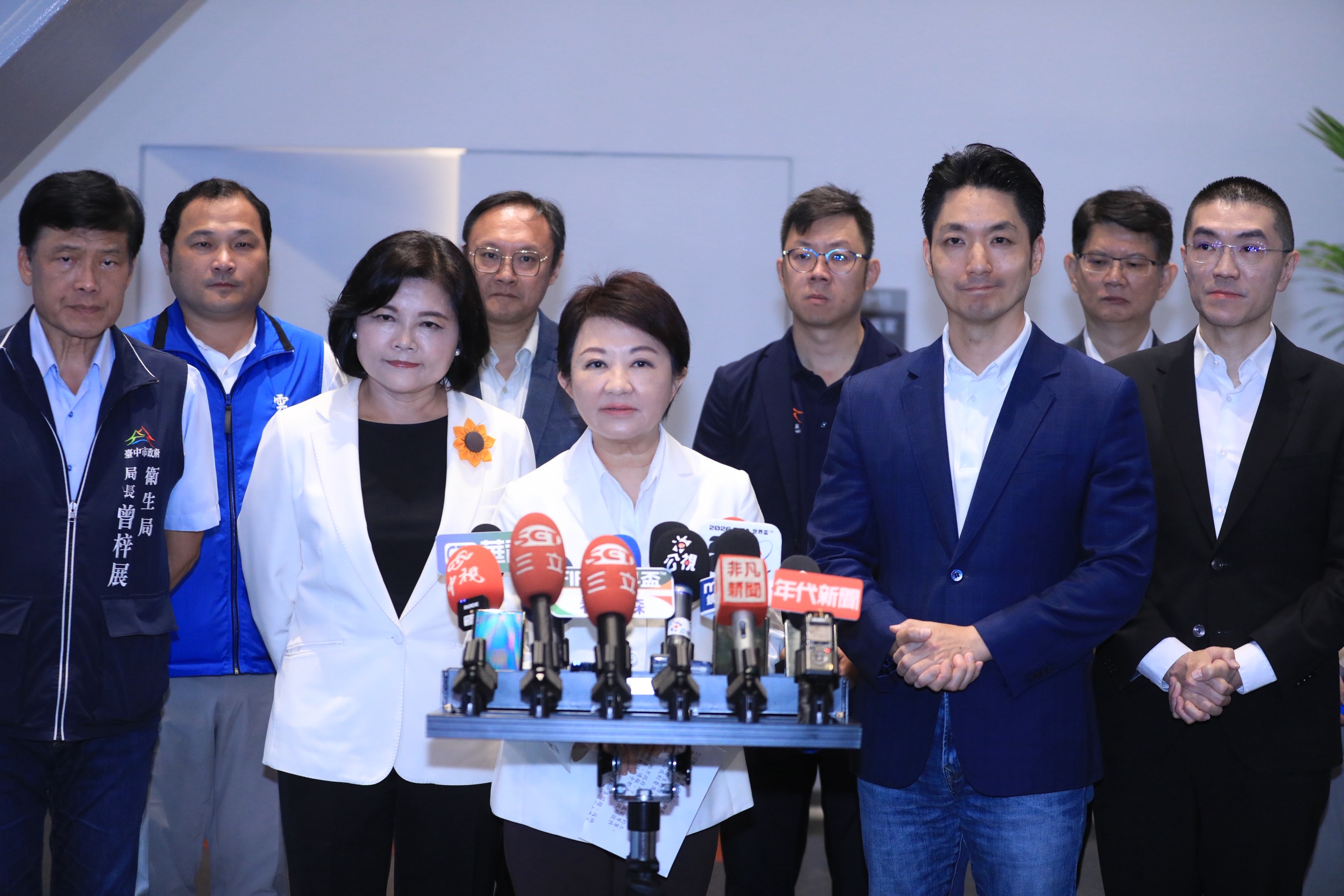 盧市長召集藍營首長挺身而出 宣布召開線上國是會議防堵毒油
