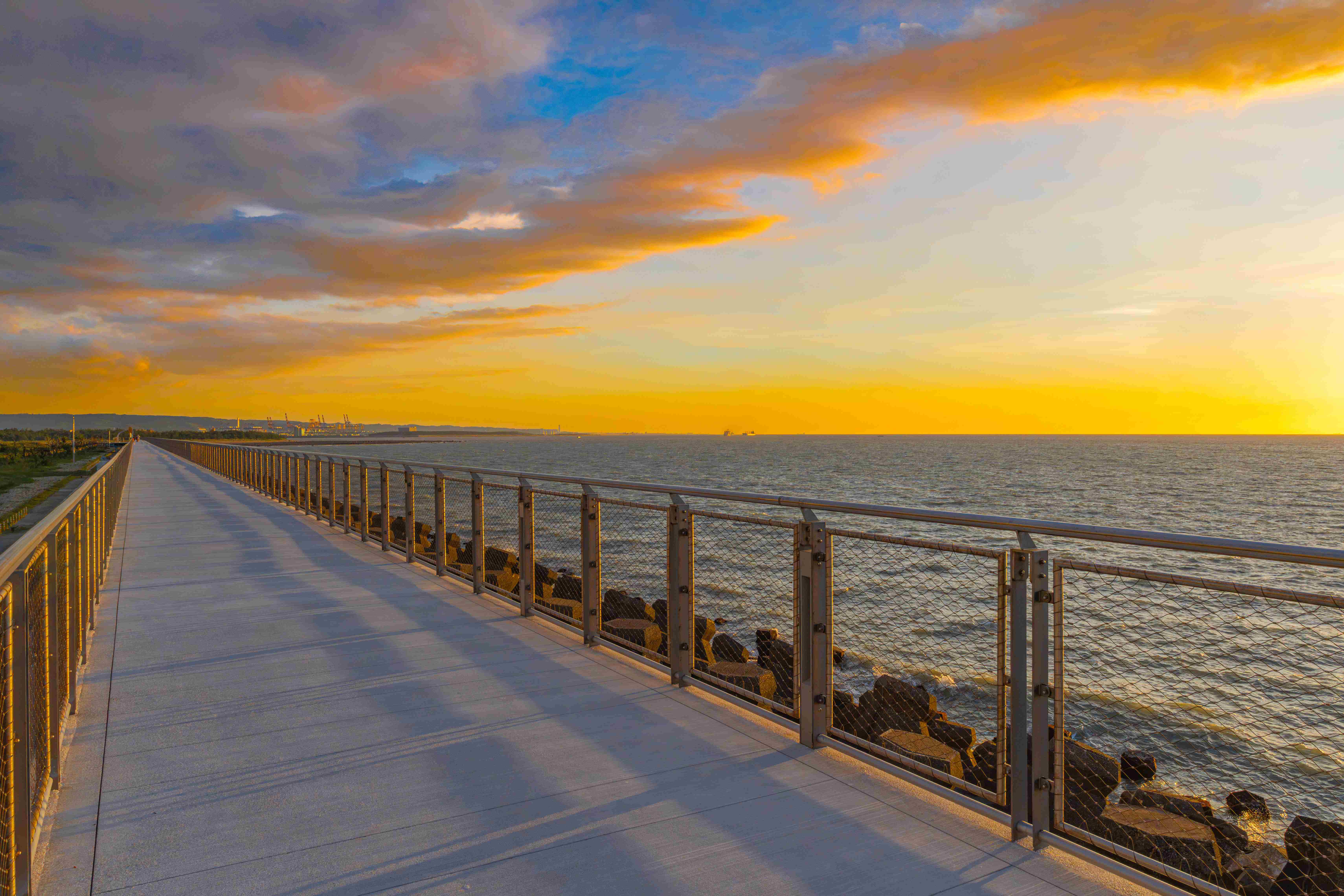 淡水金色水岸「觀海長堤」自行車道完工啟用欣賞「海稜一...