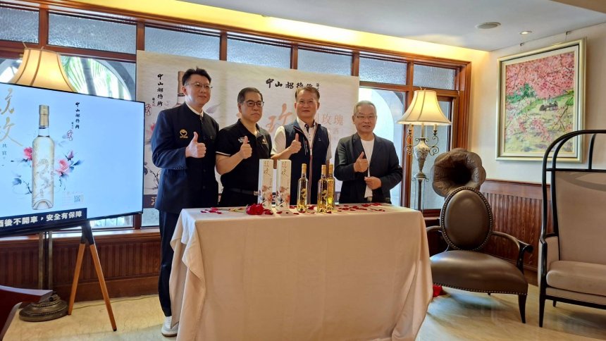 玉液升溫豪情待客益顯溫柔奔放  南國玫瑰與金門高梁花心...