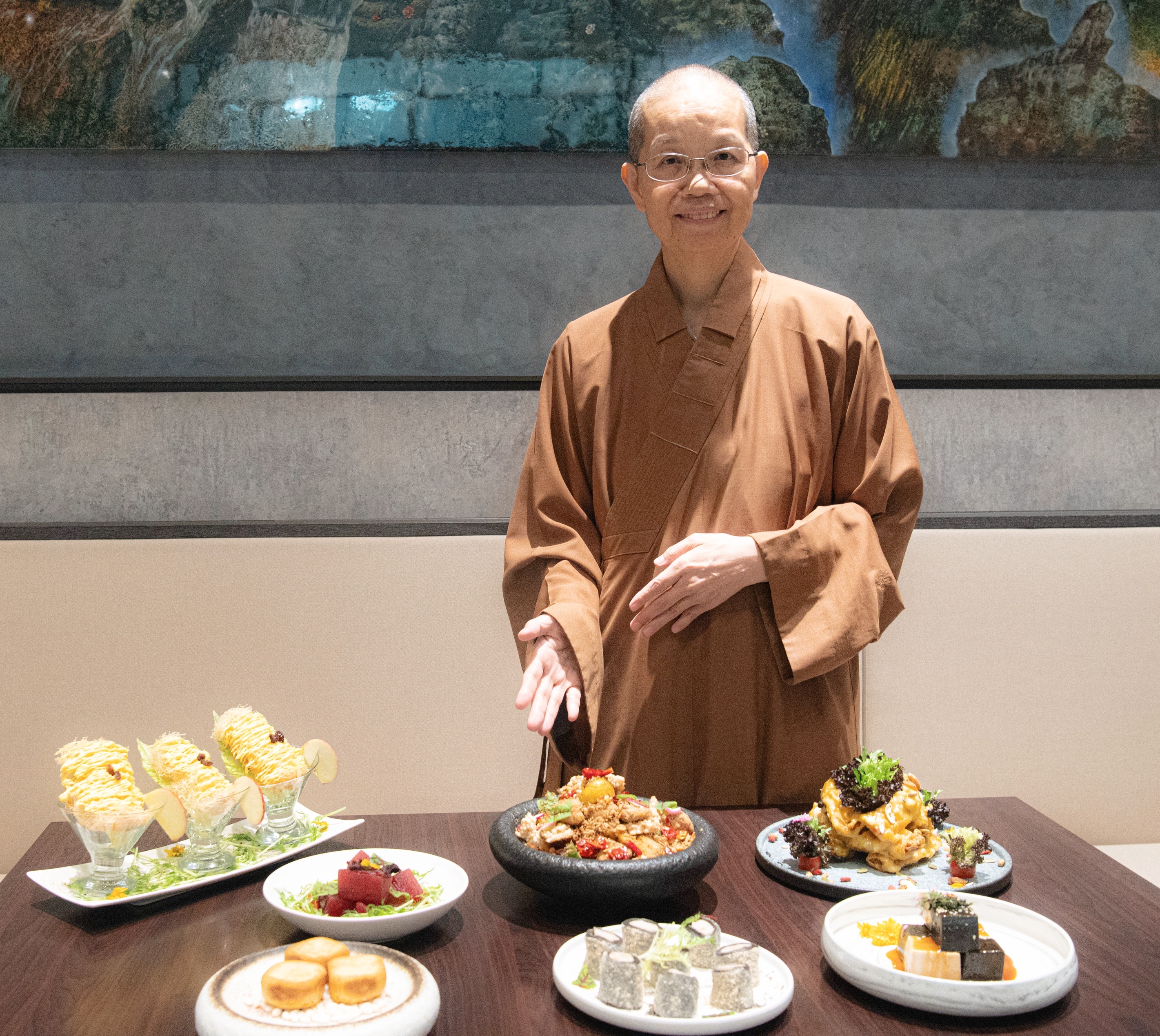 巧烹蔬果幻化哲思禪覺妙口味 惠中蔬食獲米其林推薦圈粉無...