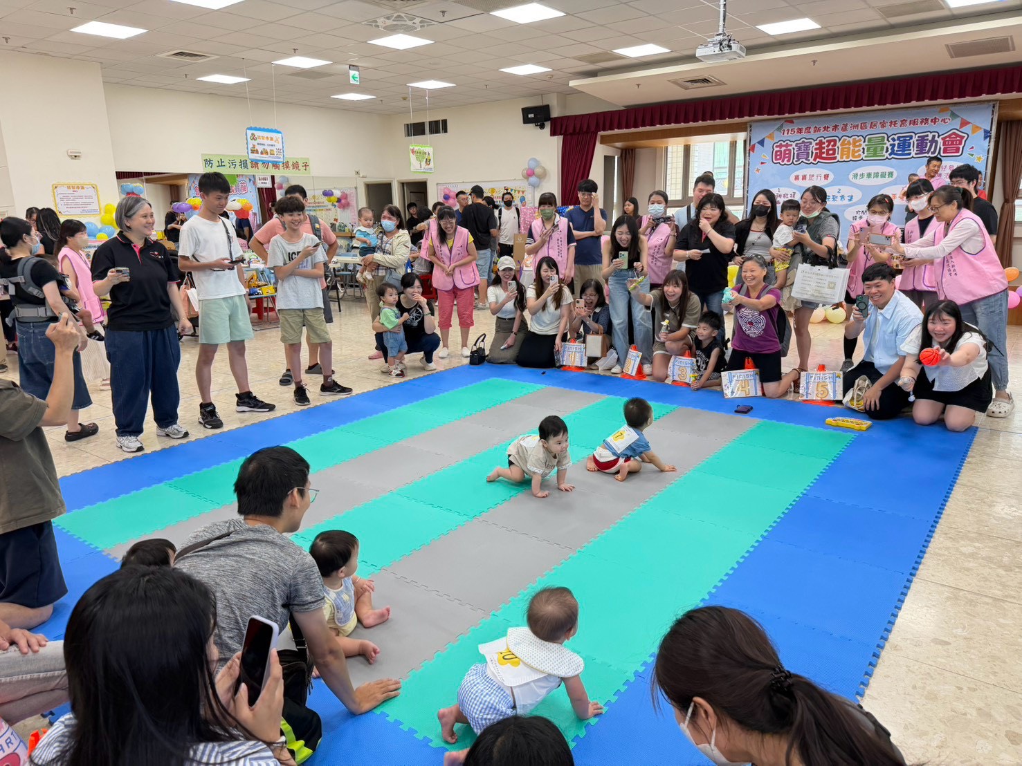 「萌寶超能量運動會」嗨翻天 寶寶爬行、滑步車賽逗樂家長...