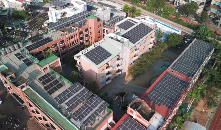 臺南推動公有屋頂光電 公部門帶頭活化屋頂空間落實能源轉...