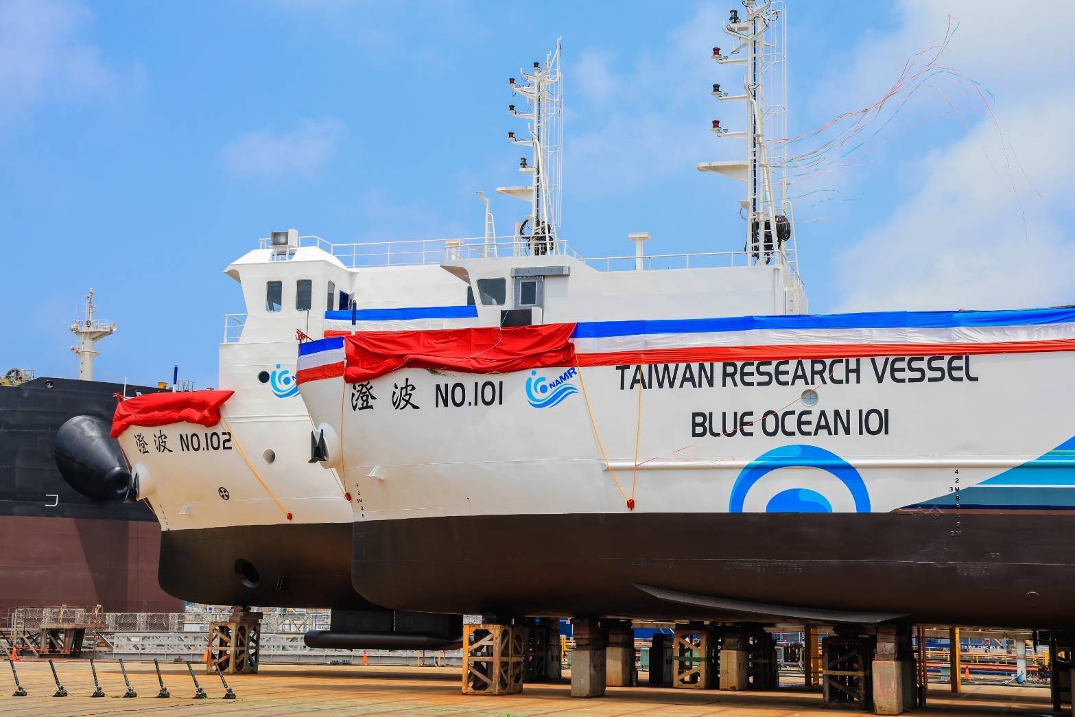 國艦國造100噸級與300噸級調查船下水命名
