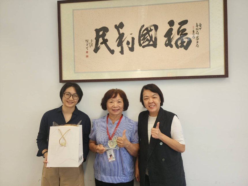 台中就服員獲中央高度肯定！  灌注愛心耐心專業突破求職困境
