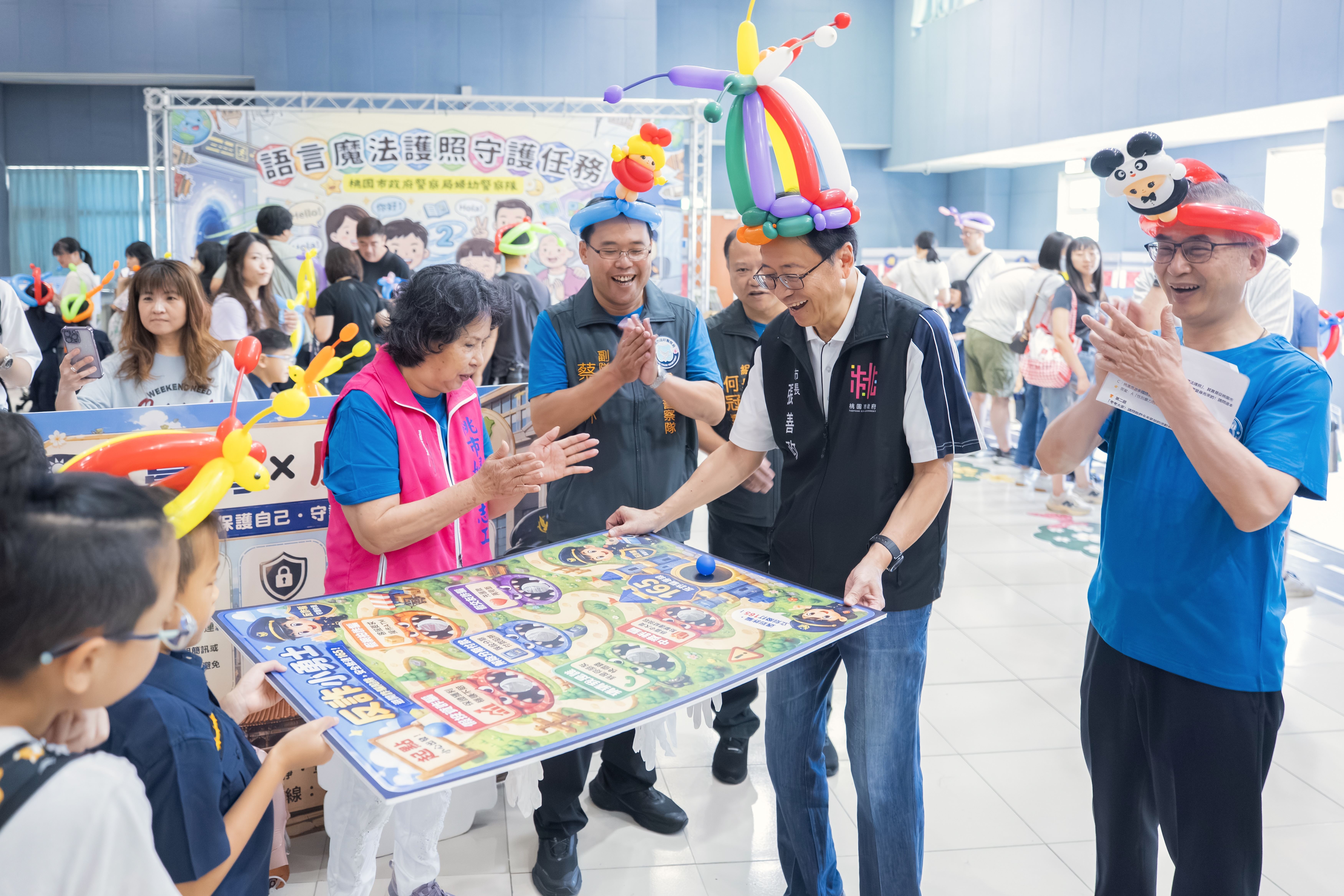 桃市小小警察體驗營結合首創多語宣導　張市長盼學童化身...