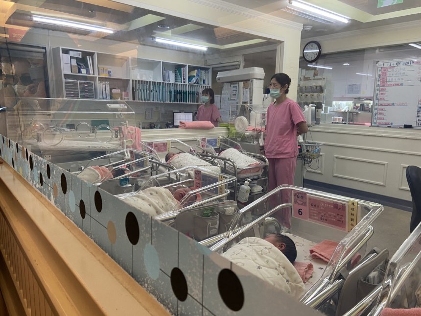 十年不孕且結紮女子求助名醫  「借卵試管」1年內順產龍鳳...