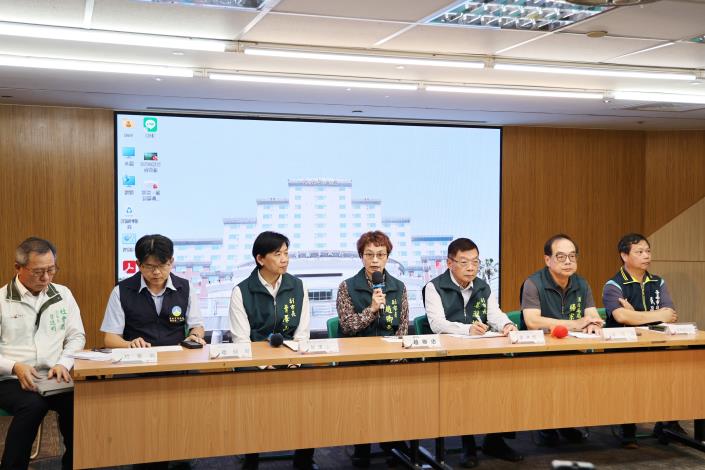 台南安南區空地堆置廢棄物火警  市府召開記者會說明災情...